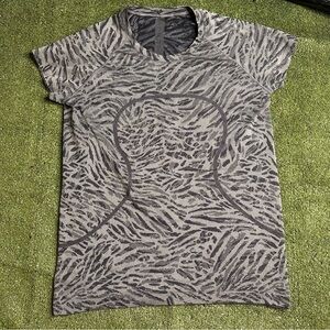 Women’s Lululemon shirt size 14